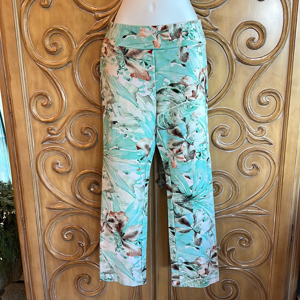 Soft Surroundings Mint Floral Cropped Pants